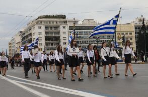 25η Μαρτίου: Με τι καιρό θα παρελάσουν οι μαθητές αύριο - Με ομπρέλα η στρατιωτική παρέλαση