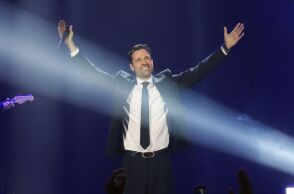 Κύπρος: Εκρηκτικός μηχανισμός σε νυχτερινό κέντρο όπου θα εμφανιστεί ο Κωνσταντίνος Αργυρός - Ζημιές στην πρόσοψη, συνεχίζονται οι έρευνες για τα αίτια.