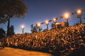 Φ hill Sessions 2026 στον λόφο Φιλοπάππου: συναυλίες, διεθνείς και Έλληνες καλλιτέχνες σε ένα καλοκαιρινό φεστιβάλ στην Αθήνα.