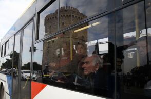 Νέα ρύθμιση αυστηροποιεί το πλαίσιο για την εισιτηριοδιαφυγή στα λεωφορεία του ΟΑΣΘ - Πρόστιμα έως 100 ευρώ - Κίνητρα συμμόρφωσης μέσω αγοράς κάρτας διαδρομών.