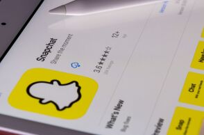 Snapchat και Pornhub υπό έρευνα: Φόβοι για grooming, ναρκωτικά και ανεξέλεγκτη πρόσβαση ανηλίκων