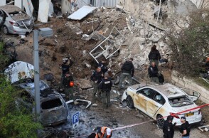 Καταστροφές στο Τελ Αβίβ μετά από επίθεση με πύραυλο του Ιράν