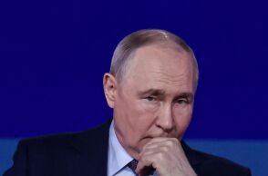 Ο Πούτιν ζητά οικονομική στήριξη από ολιγάρχες για τον αμυντικό προϋπολογισμό, ενώ το έλλειμμα της Ρωσίας εκτοξεύεται λόγω των διεθνών κυρώσεων.