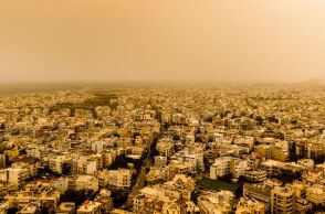 Απόκοσμες εικόνες στην Κρήτη: O oυρανός βάφτηκε πορτοκαλί