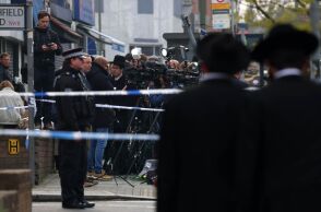 Τρεις νέες συλλήψεις στο Λονδίνο για τον εμπρησμό ασθενοφόρων εβραϊκής οργάνωσης - Η αστυνομία ερευνά την επίθεση ως έγκλημα αντισημιτικού μίσους.
