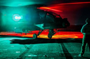 Αμερικανικό ελικόπτερο Black Hawk ετοιμάζεται για νυχτερινή επιδρομή στο Ιράν