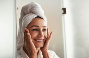 Νέα έρευνα επιβεβαιώνει οφέλη του κολλαγόνου σε ελαστικότητα και αρθρώσεις, καταρρίπτοντας όμως τον μύθο της «άμεσης εξαφάνισης» των ρυτίδων.