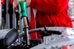 Νέα Ζηλανδία: Γιατρός ζητά αποζημίωση από τις ΗΠΑ για το κόστος βενζίνης των υπαλλήλων του, λόγω του πολέμου με το Ιράν που εκτίναξε τις τιμές στα καύσιμα.