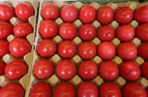 Κόκκινα αυγά για το πασχαλινό τραπέζι