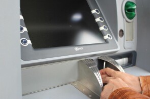 Συναλλαγή μέσω ΑΤΜ τράπεζας το Πάσχα 2026