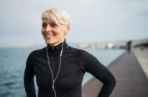 Νέα έρευνα δείχνει ότι ακόμα και το τρέξιμο για να προλάβεις το λεωφορείο μπορεί να κάνει τη διαφορά για την καρδιά, τον εγκέφαλο και τις αρθρώσεις