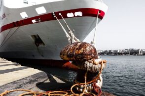 Ταλαιπωρία για 459 επιβάτες στο λιμάνι της Πάρου λόγω βλάβης στην άγκυρα