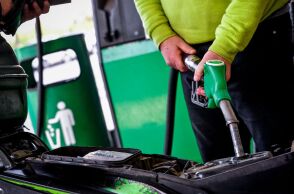 Fuel Pass: Ανοίγει τη Μ. Δευτέρα η πλατφόρμα για τις αιτήσεις - Πώς θα πληρωθείτε πριν το Πάσχα