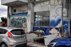 Κόρινθος: Το μπαλκόνι που σκότωσε την 43χρονη ζύγισε 2,5 τόνους – Πολλές οι παρανομίες στο κτίριο