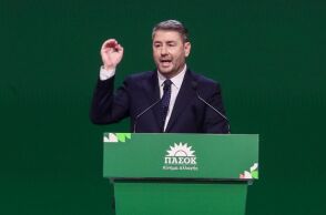 Ο Νίκος Ανδρουλάκης ζητά εκλογές - Ο πρόεδρος του ΠΑΣΟΚ κατηγορεί την κυβέρνηση για διαφθορά, θεσμικές παρεμβάσεις και συγκάλυψη σκανδάλων, με αιχμή τον ΟΠΕΚΕΠΕ