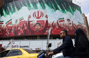 Mural στην Τεχεράνη για τον λαό του Ιράν