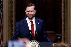 Ο Τζέι Ντι Βανς στηρίζει την προεκλογική εκστρατεία του Βίκτορ Όρμπαν - Η Ουγγαρία αντιμέτωπη με ενεργειακή κρίση και σκάνδαλα διαρροών με τη Ρωσία.