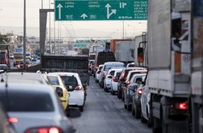 Αυτοκίνητα κολλημένα στην κίνηση στον Κηφισό