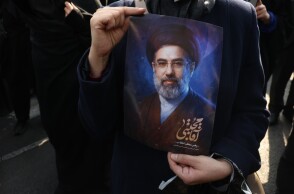 Υποστηρικτής του Μοτζτάμπα Χαμενεΐ στην Τεχεράνη