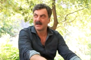 Ο Στάθης Μαντζώρος σε στιγμιότυπο από την τηλεοπτική σειρά Σασμός 