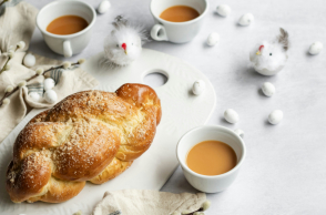 Τσουρέκι και καφές