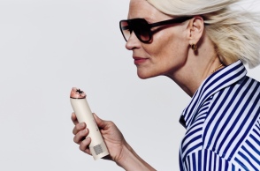pf01_ppibpitrcor_037-rgb-inuse-talent-woman-sunglasses-sideon-a0_mono_copy