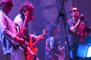 Οι The Strokes επιστρέφουν με το single «Going Shopping» και ανακοίνωσαν το νέο τους άλμπουμ «Reality Awaits», το οποίο θα κυκλοφορήσει στις 26 Ιουνίου