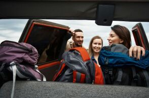 Συμβουλές για ασφαλή φόρτωση του αυτοκινήτου το Πάσχα: Πώς να τοποθετήσετε αποσκευές και κατοικίδια, η πίεση ελαστικών και η διαχείριση του βάρους στο ταξίδι.