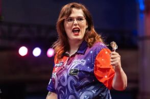 Εκτός διοργανώσεων νταρτς η Νόα-Λιν βαν Λέβεν - Η απόφαση της Ρυθμιστικής Αρχής Βελών αποκλείει τις τρανς γυναίκες από τα γυναικεία τουρνουά