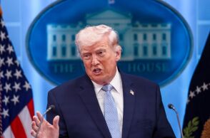 Ο Ντόναλντ Τραμπ δημοσίευσε βίντεο δολοφονίας γυναίκας στη Φλόριντα, κατηγορώντας μετανάστη από την Αϊτή - Κλιμακώνει την αντιμεταναστευτική του ατζέντα.