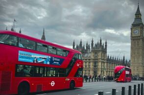 Κι όμως: οι Βρετανοί κατάφεραν να «πουλήσουν» ακόμα και τον καιρό τους ως τουριστική εμπειρία