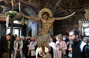 Μεγάλη Παρασκευή με κατάνυξη σε όλη την Ελλάδα - Πλήθος πιστών παρακολούθησε τις τελετές Αποκαθήλωσης στην Αθήνα, την Κέρκυρα και την υπόλοιπη επικράτεια.