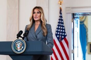 Αμηχανία προκάλεσε η διάψευση της Μελάνια Τραμπ για τη σχέση της με τον Τζέφρι Έπσταϊν - Αδιευκρίνιστο παραμένει γιατί επέλεξε να μιλήσει τη δεδομένη στιγμή.