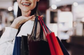 Οι ειδικοί εξηγούν γιατί αγοράζουμε πράγματα που δεν χρειαζόμαστε και δίνουν πρακτικές τεχνικές για να περιορίσουμε τις παρορμήσεις 