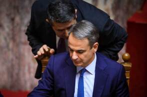 Κυριάκος Μητσοτάκης και Γιώργος Μυλωνάκης στη Βουλή