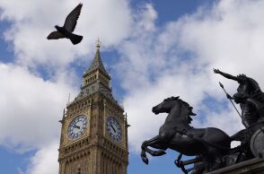 Brexit: Πάνω από τους μισούς Βρετανούς στηρίζουν επιστροφή στην ΕΕ δέκα χρόνια μετά το δημοψήφισμα - Αυξανόμενη πίεση προς τα κόμματα για αλλαγή στάσης.