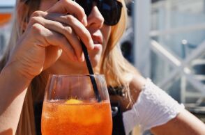 Αποζημίωση 300.000 δολαρίων σε επιβάτιδα που τραυματίστηκε μετά από υπερκατανάλωση αλκοόλ σε κρουαζιερόπλοιο - Δικαστήριο έκρινε εν μέρει υπεύθυνη την εταιρεία