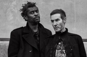 Οι Massive Attack κυκλοφορούν το πρώτο τους τραγούδι μετά από έξι χρόνια, με συμμετοχή του Τομ Γουέιτς, λίγο πριν την ευρωπαϊκή περιοδεία τους