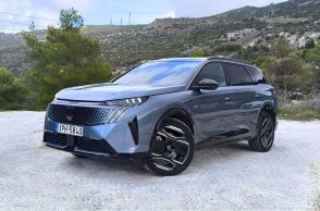 Οδηγούμε το E-5008, την ηλεκτρική ναυαρχίδα των SUV της Peugeot 