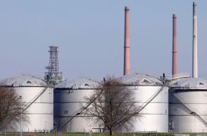 Οι τιμές ενέργειας υποχώρησαν κατά 10% μετά την απόφαση του Ιράν να ανοίξει τα Στενά του Ορμούζ, ενισχύοντας τις ελπίδες για αποκλιμάκωση της κρίσης.