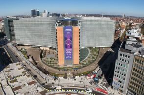 Η Κομισιόν διαβεβαιώνει ότι δεν υπάρχουν ελλείψεις καυσίμων στην ΕΕ - Οι υπουργοί Μεταφορών συνεδριάζουν εκτάκτως για τις επιπτώσεις της κρίσης στη Μέση Ανατολή