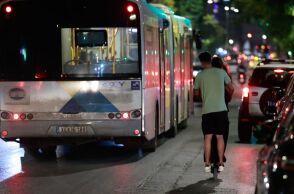 Ηλικιωμένη ξέχασε τσάντα με 30.000 ευρώ και χρυσές λίρες σε λεωφορείο και της επιστράφηκε