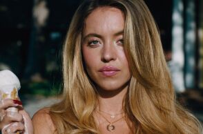 Η αμερικανική σημαία, η Σίντνεϊ Σουίνι και πώς μια γυμνή σκηνή έφτασε να προκαλεί αισθήματα αποστροφής