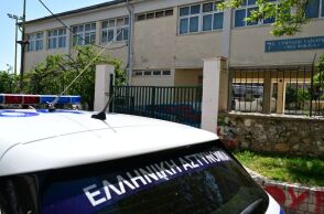 Το υπουργείο Παιδείας διερευνά το ατύχημα με τη 13χρονη στο 7ο Γυμνάσιο Χαϊδαρίου - Η μαθήτρια νοσηλεύεται διασωληνωμένη