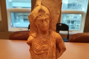 Πέντε πολύτιμες αρχαιότητες επιστρέφουν από το Σικάγο στην Ελλάδα, μετά από δωρεά της οικογένειας Γκρέι και συντονισμένες ενέργειες του υπουργείου Πολιτισμού.