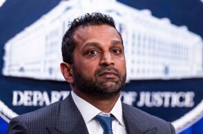 Αγωγή 250 εκατ. δολαρίων από τον διευθυντή του FBI Κας Πατέλ για δυσφήμηση - Χαρακτηρίζει «ψευδείς και κατασκευασμένες» τις καταγγελίες περί αλκοόλ και απουσιών