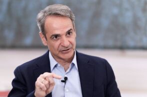 Μητσοτάκης για 21η Απριλίου: Τα αγαθά της Δημοκρατίας δεν είναι ποτέ αυτονόητα - Η πατρίδα τιμά εκείνους που αντιστάθηκαν 