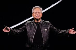 Ο CEO της Nvidia, Τζένσεν Χουάνγκ, υποστηρίζει πως η τεχνητή νοημοσύνη δεν θα αντικαταστήσει τους ανθρώπους, αλλά θα αναβαθμίσει όσους την αξιοποιούν