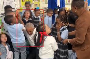 Ο Μπαράκ Ομπάμα με παιδιά σε νηπιαγωγείο του Μπρονξ στη Νέα Υόρκη