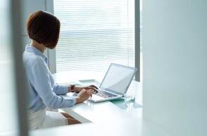 Εργαζόμενη στον ιδιωτικό τομέα